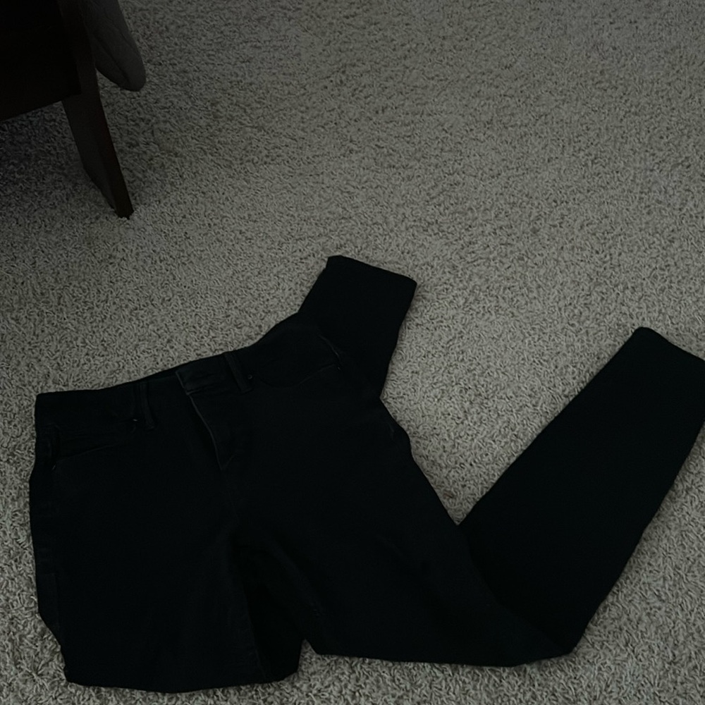Black jeans in size 00.